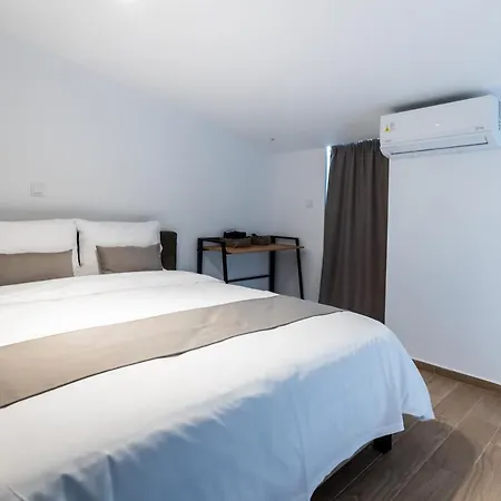 Pagani Blue - Luxury Maisonette B1