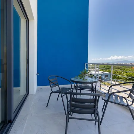 Pagani Blue - Luxury Maisonette B1