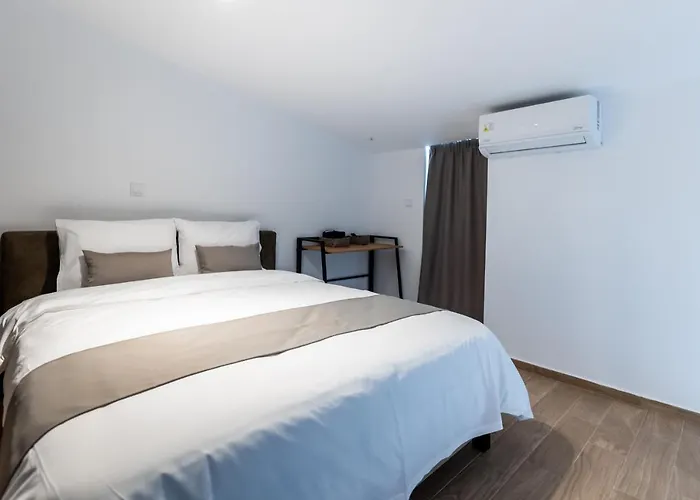 Pagani Blue - Luxury Maisonette B1