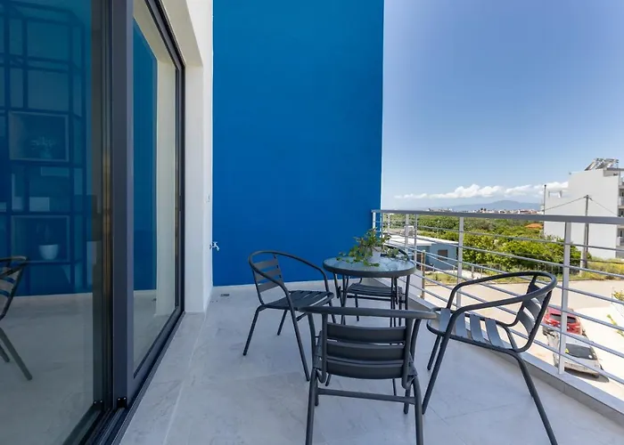 Pagani Blue - Luxury Maisonette B1