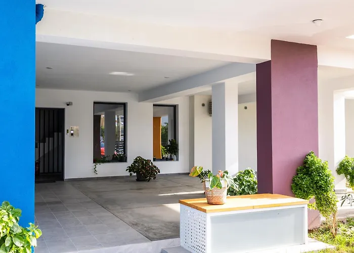 Pagani Blue - Luxury Maisonette B1 *